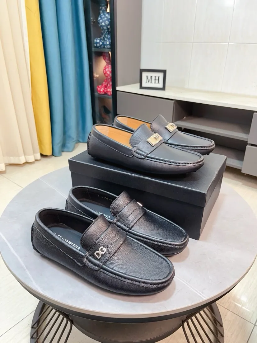 Men's men's shoes💰458🌸🌸[Dolce&Gabbana] DG new men's fashionable casual slip-on shoes Peas shoes🇨🇳Official website original 1:1 mold opening, original order quality 💯Fine workmanship, high-end luxury☘The first layer is made of imported Italian cowhide🌴The first layer of sheepskin lining🍓Rubber wear-resistant and non-slip outsole, comfortable to wear🍍Versatile style, the first choice for high-class men🍉Black available! Code number 38-44